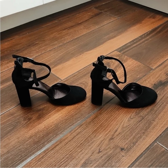 Bleecker & Bond LORA Suede Heels Size 7.5 - Picture 2 of 9